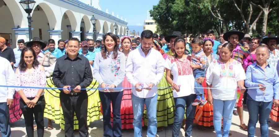 Abona Diputada Mariana Benítez al embellecimiento de Ejutla de Crespo