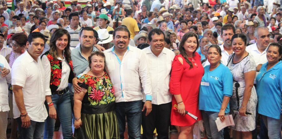 Acompaña Yarith Tannos a nuevo delegado de Sedesol, Alejandro Avilés, en su primer gira.