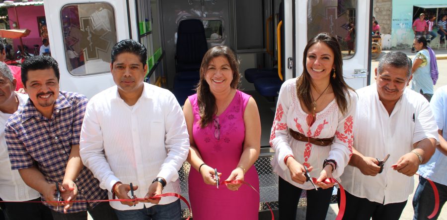 Entrega Yarith Tannos 4 ambulancias más en la región del Istmo