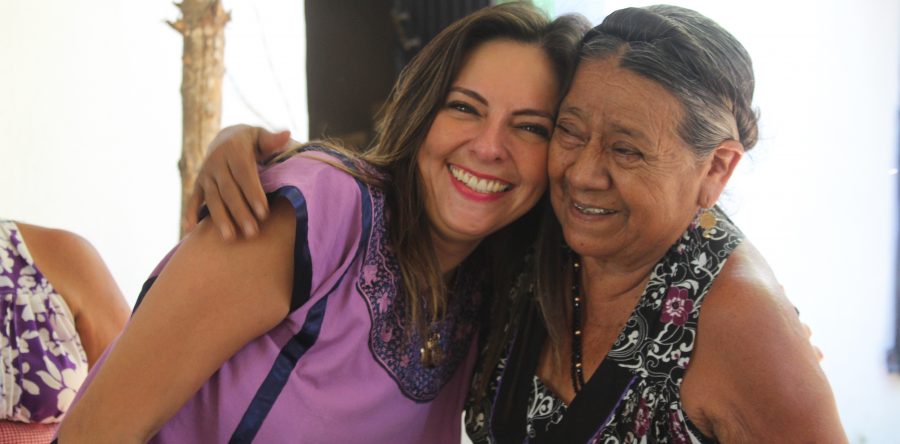 Acude Yarith Tannos a cabalgata en Pinotepa de Don Luis