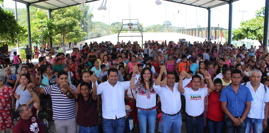 Más de 2 mil familias beneficiadas con ropa y lentes en la región de la Costa, por gestiones de Yarith Tannos