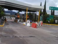 Normalistas toman caseta de Suchixtlahuaca