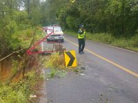 Ocasiona la lluvia derrumbe en la carretera de la Cañada