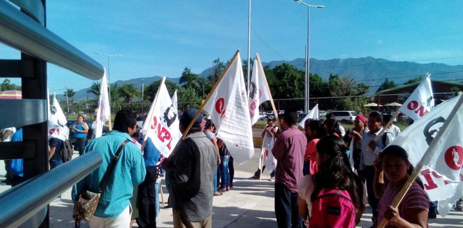Mototaxistas de Mitla piden mesa de diálogo con la Segego