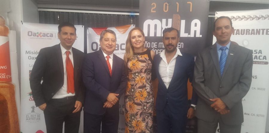 Proyectan mezcal y artesanías de Oaxaca en Los Ángeles, EUA