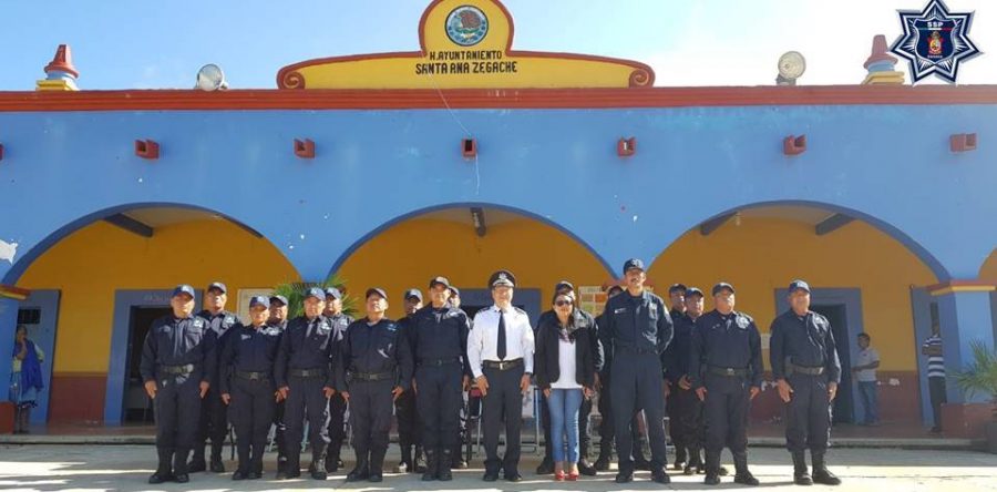 Capacitan a policías municipales de Santa Ana Zegache en materia de vialidad