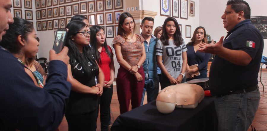 Imparten taller de primeros auxilios a las juventudes de la capital