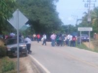 S-22 bloquea la entrada de Huaxpaltepec