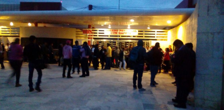 Trabajadores del IEBO protestan nuevamente