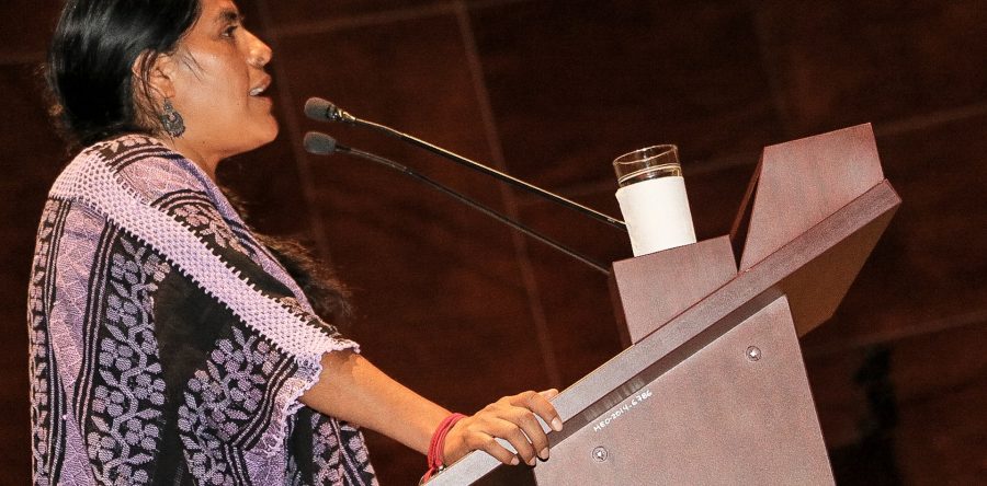 Romper los muros del autoritarismo para alcanzar la paridad política, exhorta Eufrosina Cruz