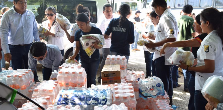 Entrega UABJO solidaridad de universitarios a afectados por terremoto en el Istmo