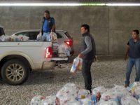 Entrega Juan Mendoza ayuda humanitaria