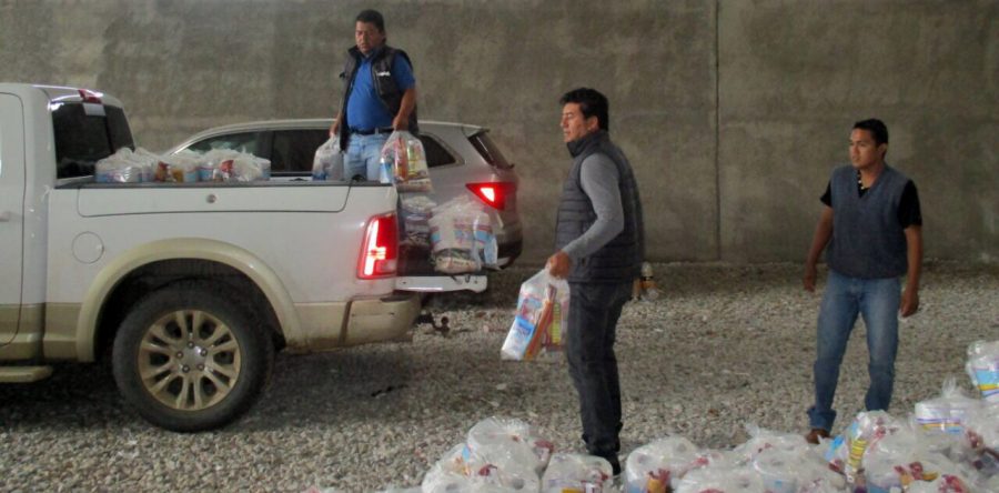 Entrega Juan Mendoza ayuda humanitaria