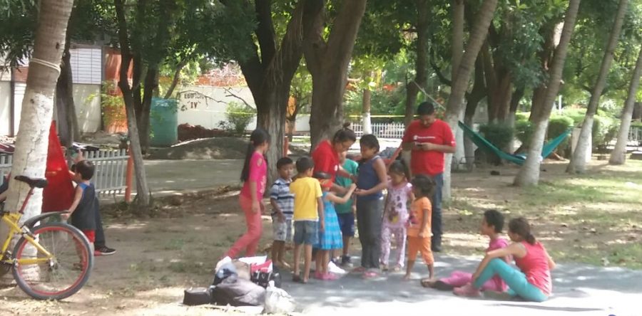 Llega ayuda a cuenta gotas a una semana de terremoto