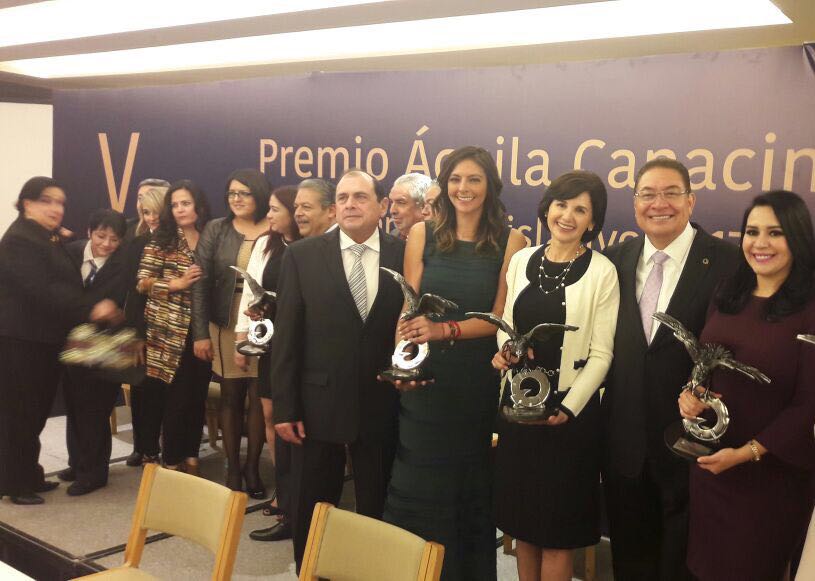 Recibe Yarith Tannos Premio “Águila al Mérito Legislativo”
