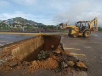 Por Socavón cierran puente de la Ex garita