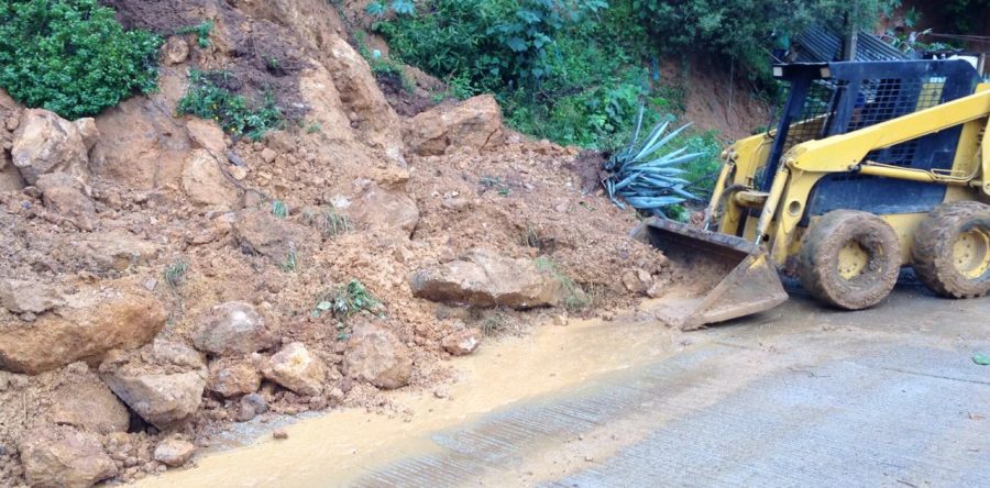 Continúan Gobierno Oaxaca y SCT trabajos en tramos carreteros afectados
