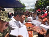 Entregan Gobierno de Oaxaca y Federación apoyos a familias de Santo Domingo Tehuantepec