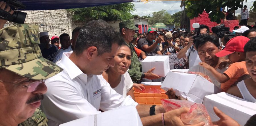 Entregan Gobierno de Oaxaca y Federación apoyos a familias de Santo Domingo Tehuantepec