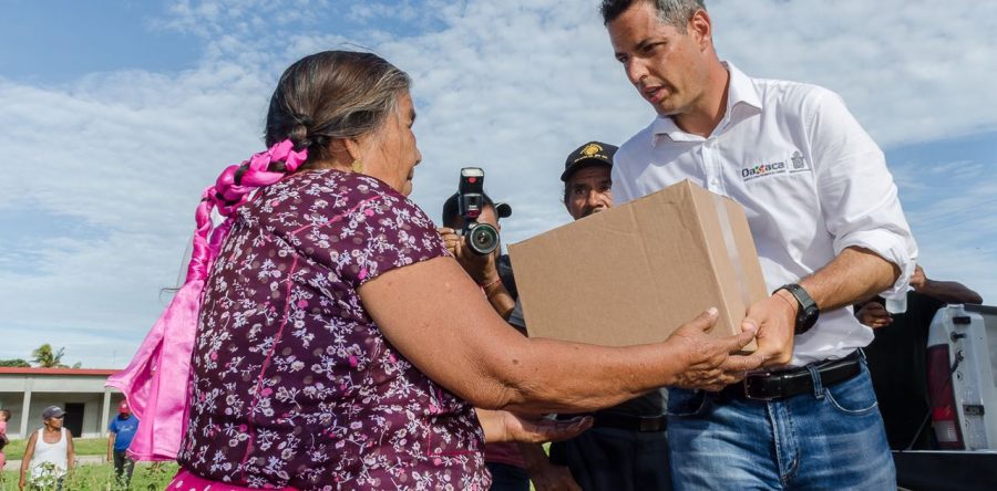 Entregan más de mil toneladas en víveres a familias damnificadas de Oaxaca