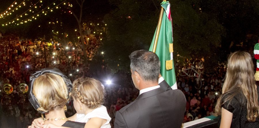 Alejandro Murat recuerda a fallecidos del terremoto en el Grito de Independencia