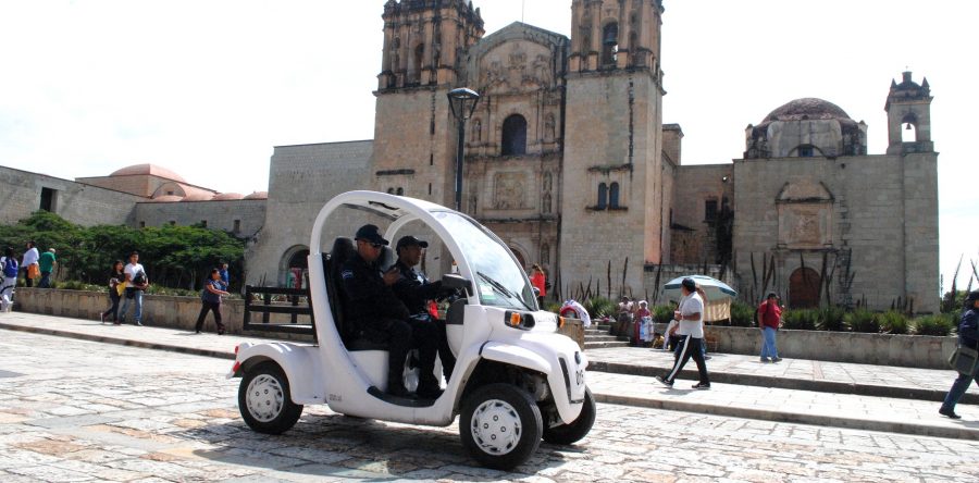 Refuerzan programa contra la doble fila en la capital oaxaqueña