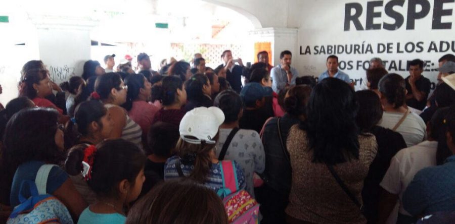 Padres de Familia de escuela en San Martín marchan este viernes.