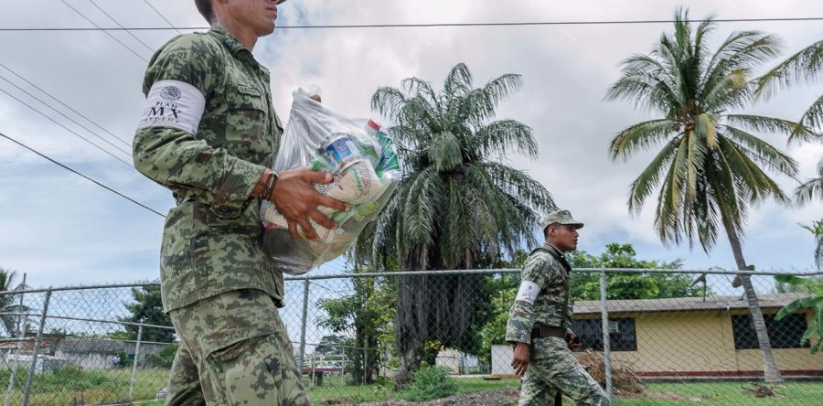 Familias de San Mateo del Mar reciben ayuda de las Fuerzas Armadas y del Gobierno