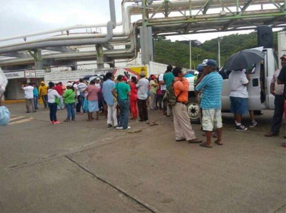 Exigen salida de Pemex del Istmo por generar contaminación