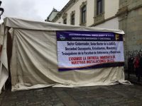 Jóvenes de Enfermería de la UABJO siguen en el andador turístico