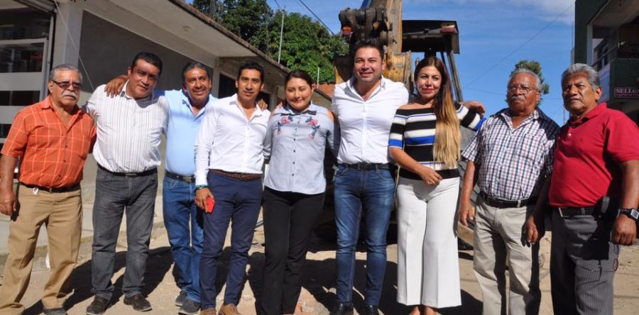 Raúl Cruz mejora la imagen urbana, en calles que eran intransitables en Santa Lucía del Camino.