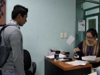 Servicios Escolares y Social UABJO atienden en edificio “A” de Rectoría