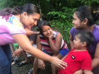 En comunidad saldremos adelante: Karina Barón
