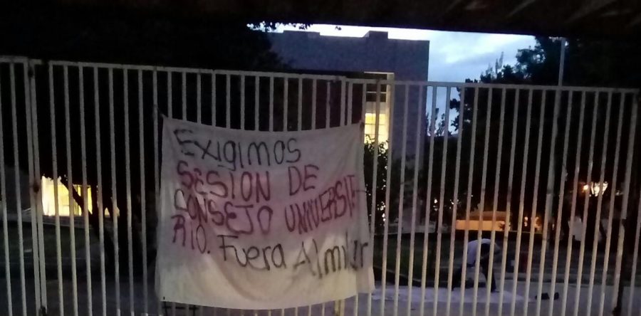 Estudiantes, maestros y grupos sociales se reúnen para conmemorar el 2 de octubre