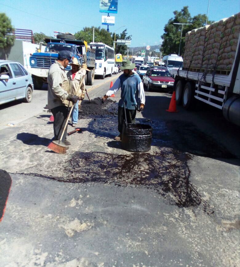 Atiende Gobierno Municipal baches en agencias