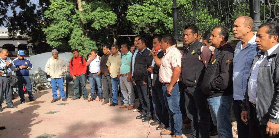 Instala S-22 plantón en el zócalo.