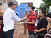 Agradecen familias de Juchitán apoyos otorgados por los gobiernos estatal y federal