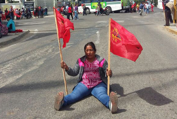 Continúa Sol Rojo con su protesta