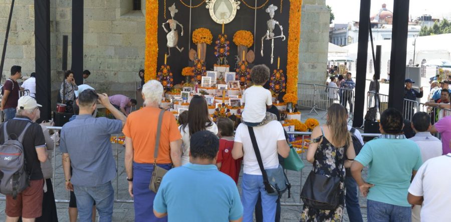 Se instala Altar Monumental en el atrio de la Catedral