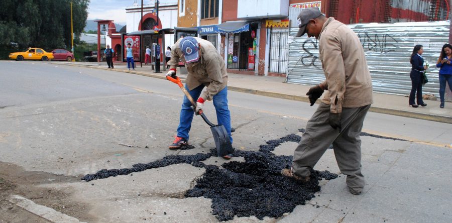 Continúa mejora de calles y avenidas  de la capital oaxaqueña