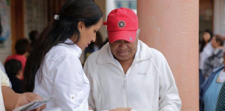 Entrega DIF Oaxaca lentes y apoyos a personas mayores en Valles Centrales