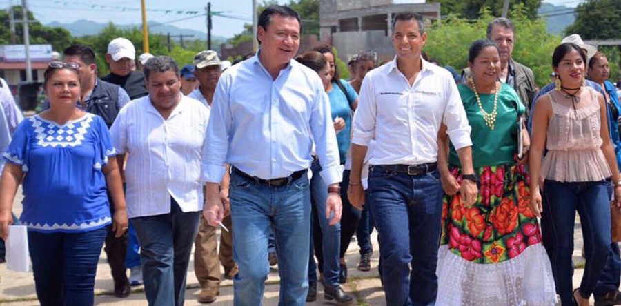 Entregan AMH y MAOC apoyos para reconstrucción del Istmo