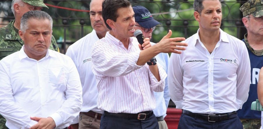 Entrega EPN tarjetas electrónicas para reconstrucción de viviendas en el Istmo