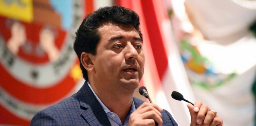 Agentes viales, imposibilitados para retener placas, tarjetas y licencias