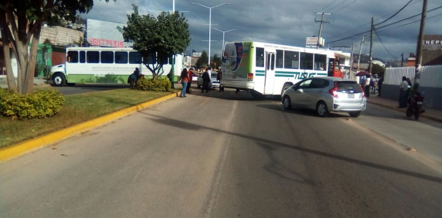 S-22 bloquea a la altura de la ENEPO en Xoxocotlán.