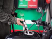 Magna y Premium bajarán un centavo este martes, diésel mantendrá precio