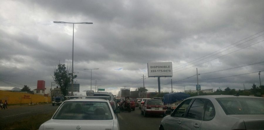 Bloquea S-22 crucero de Hacienda Blanca y Aeropuerto