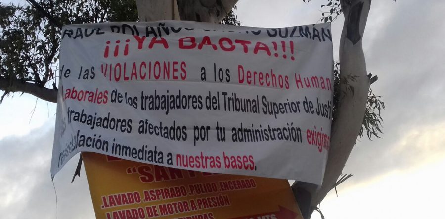 Colocan mantas trabajadores del TSJE para exigir devolución de plazas