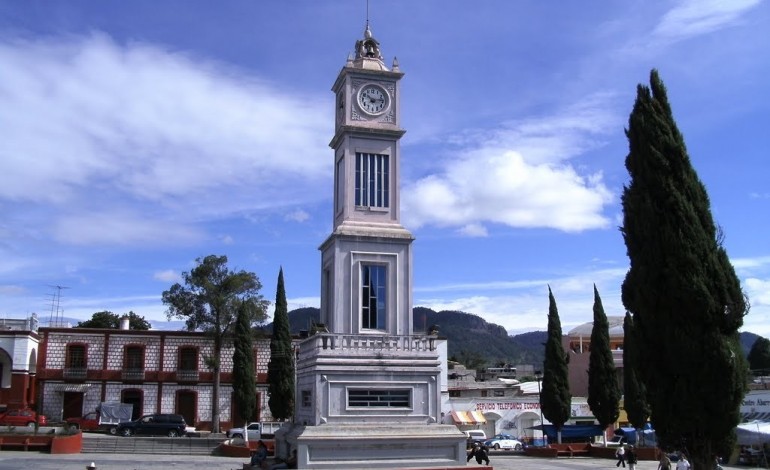 Ebrio oficial de Registro Civil de Tlaxiaco lanza disparos contra la población