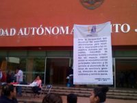 Emplazan trabajadores a rector de la UABJO para dar a conocer situación financiera